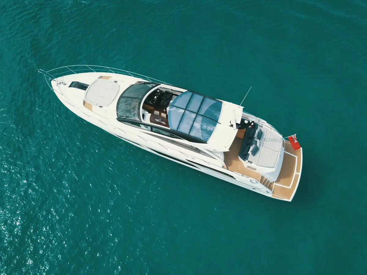 Sunseeker 68, master cabin — Mallorca Yachst Hire, Mallorca